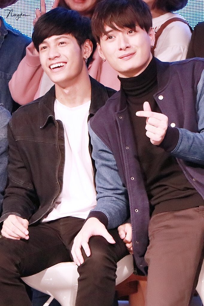 のりじゅん 男性は好意のある相手にしかボディタッチをしないそうです そして太ももを触る ことは相手に対して下心があるからだそう 太ももは人間の性器に近い場所であり そこに近い太ももを触ることは明らかにそのような行為がしたいと思っている現れ