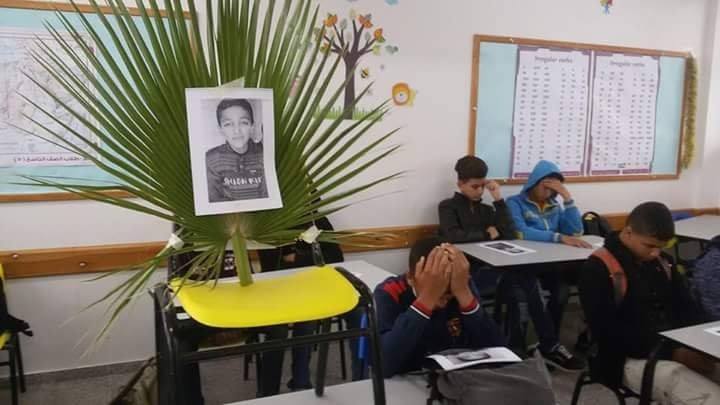 YousefMunayyer's tweet image. Classmates of Alaa Zamli, a Palestinian child killed by the Israeli military during the Gaza protests, mark his empty chair with his photo.