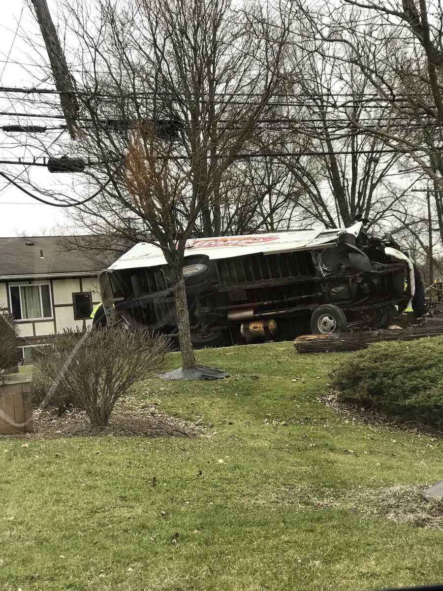 alexanderd23's tweet photo. @WPXI did you guys cover a story on this? Happened yesterday on Steuben street in crafton directly in front of Walgreens. https://t.co/QPYyyRyI3d