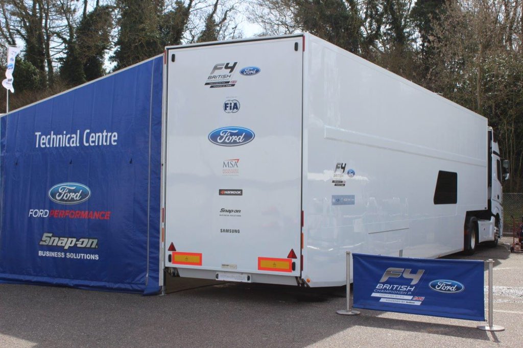 FalconMsport's tweet photo. @BritishF4 technical truck all liveried up for 2018 @KestrelGraphics https://t.co/Mw0Np1pq6x