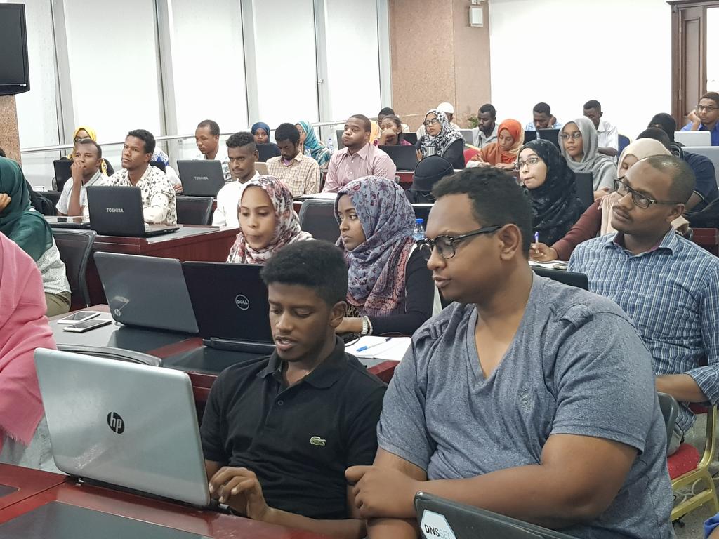 SudanNOG's tweet image. #Unix_Boot_Camp participants are exploring #Linux_command_line with Eng. Mohamed Yusuf.
#SDNOG #SdNOG_Workshops