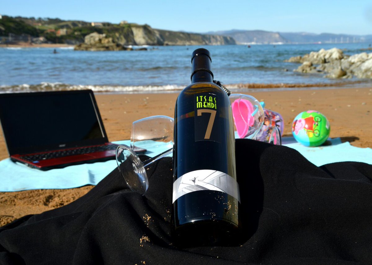 Itsasmendi 7 2016; El #equilibrio para cualquier momento!! #txakoli, # primavera, #wine, #basquecountry