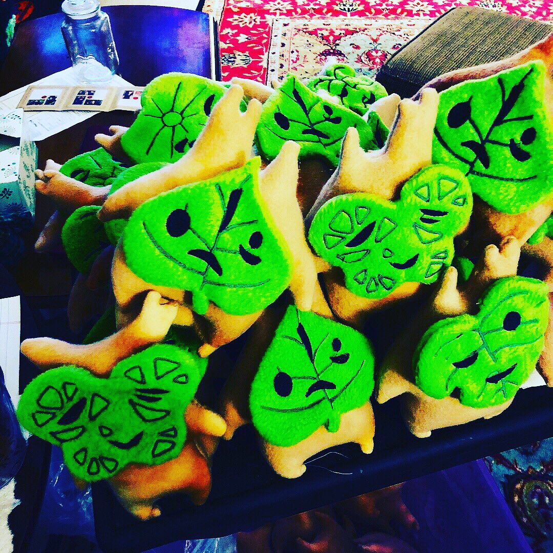 evergreenburrow's tweet photo. Day 2 c2e2 here we come! We are starting to run out of stock, so come by booth 381 for your very own ‘world’s okayest DM’ pins and Korok plushies!
#c2e2 #korok #tabletop #worldsokayestdm #dnd #ttrpg https://t.co/g3OEch5gjp