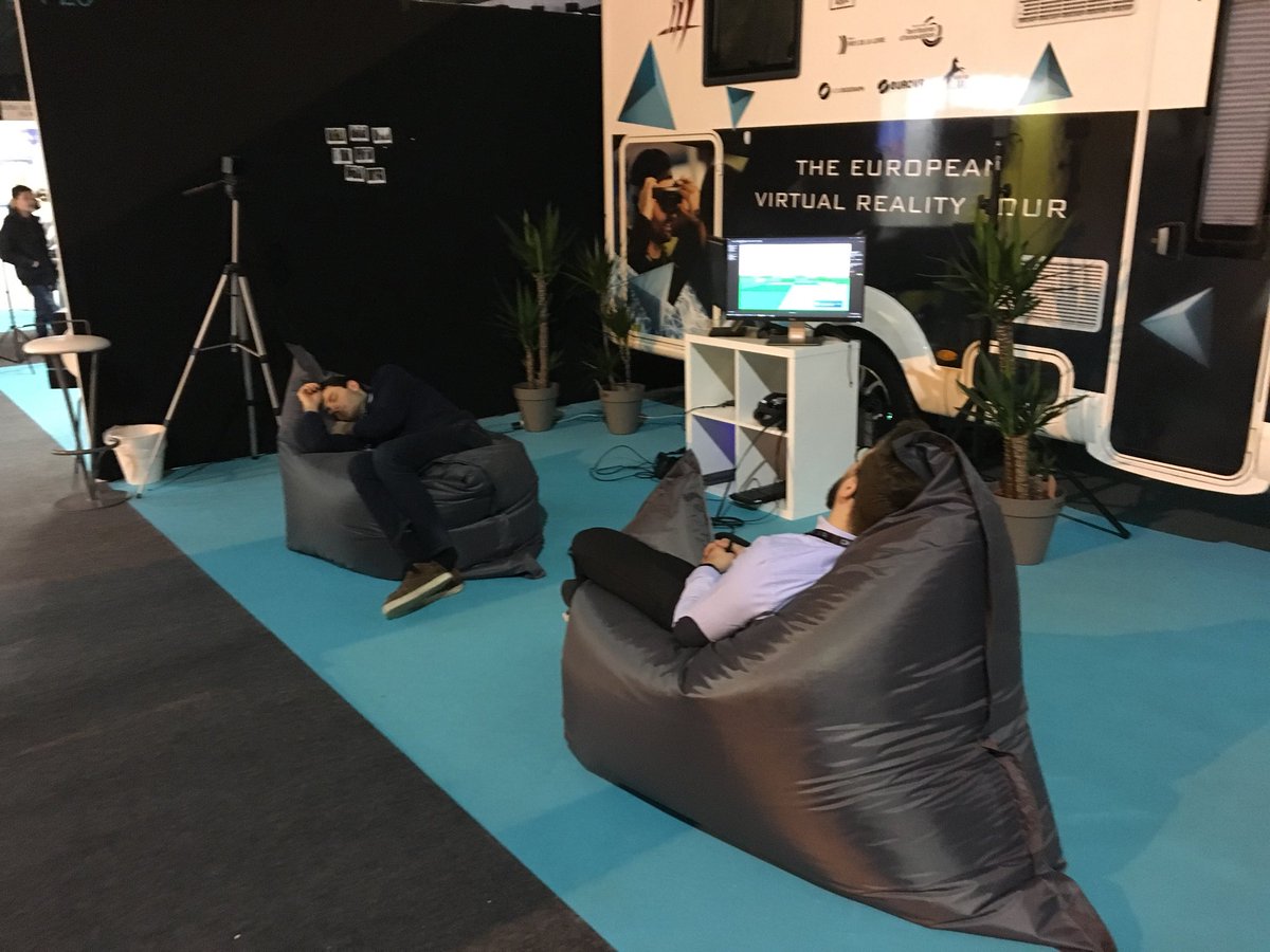 MottierB's tweet photo. Il y a un moment où la #DreamTeam est au bout de ses #Rêves 😀😎😍 @lavalvirtual #VenezLesReveiller https://t.co/G6d9PCse9e
