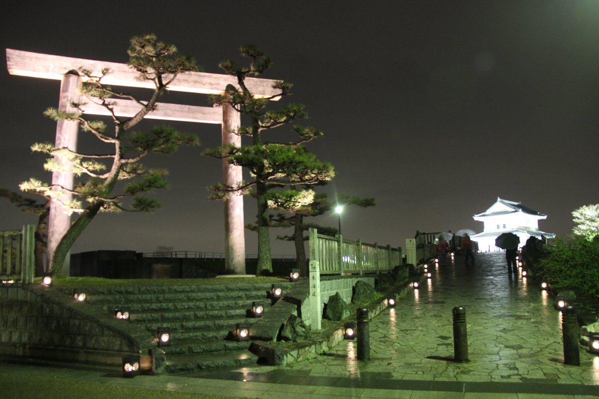 三重県桑名市 On Twitter 灯街道 桑名宿 九華公園 柿安コミュニティーパーク 六華苑 八間通 花街界隈が 鋳物灯籠や竹灯籠のあかりに包まれています 期間中に撮影した写真で フォトコンテストに参加できます フォトスポットがたくさん 開催は４月８日 日