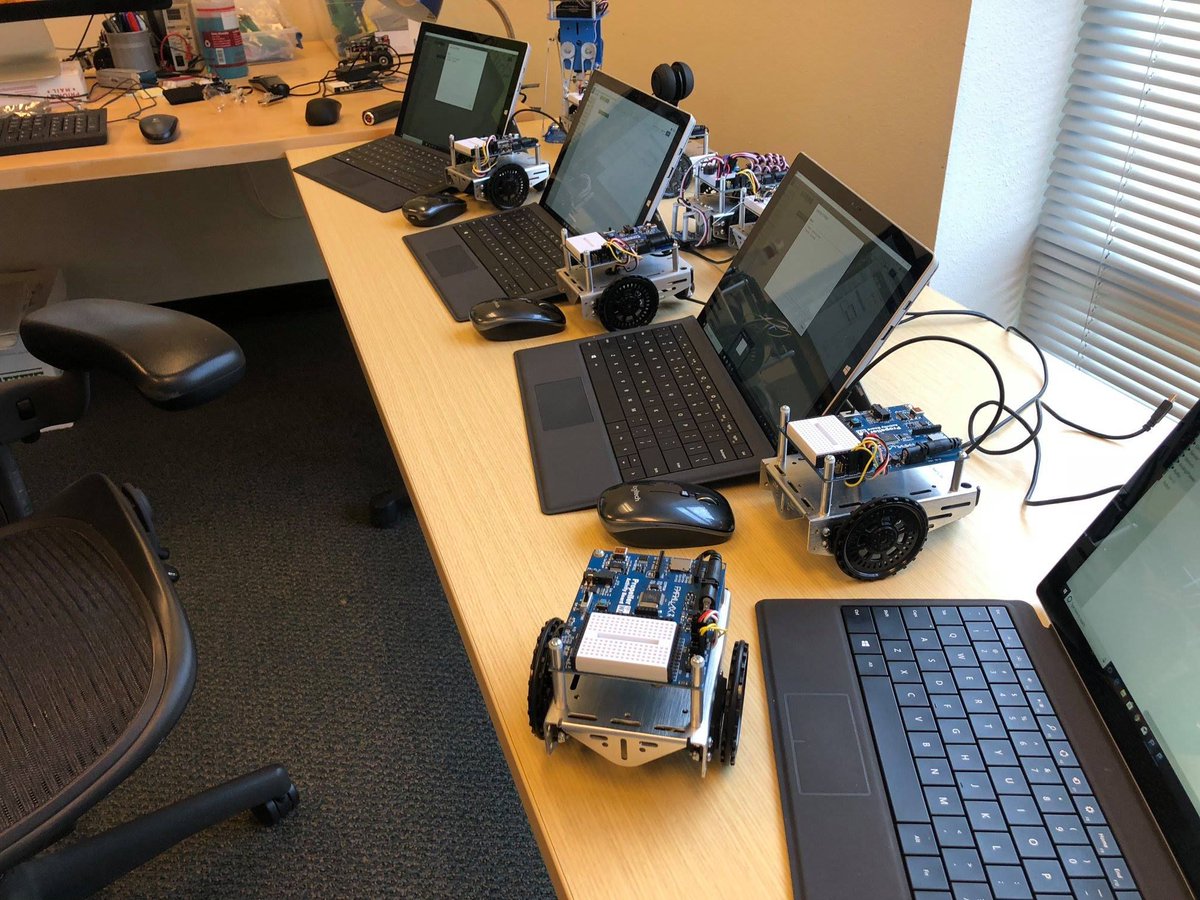 ParallaxInc's tweet image. Time for #SciFest! Visit @ParallaxKen and program an ActivityBot 360 with BlocklyProp at #USASEF this weekend. You CAN code! Look for us in the Robot Pavilion. @USAScienceFest