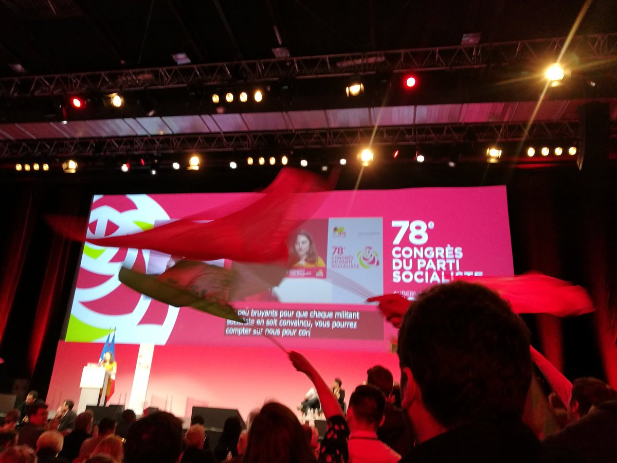 jeunessoc22's tweet photo. Nous sommes ce week-end à Aubervilliers, pour lancer la #renaissance des jeunes socialistes ! ✊🌹
#CongresMJS https://t.co/QT9JpLKhqW