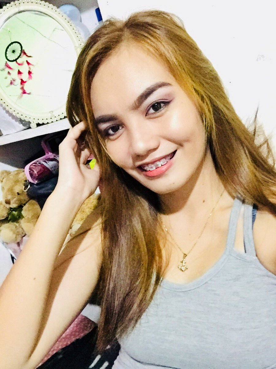 ReyJean13's tweet photo. And I’m ready for tonight’s gala. 😊 #MakeUpByMyself https://t.co/pUvHq9RqAb