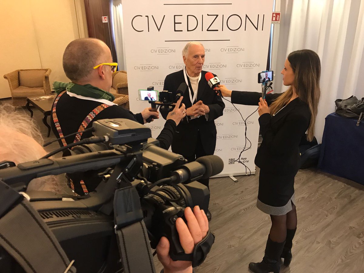 frafacchini's tweet photo. Working in a #totalmojo environment and the old camera gives up. #cnmp2018 #mangiaconcoscienza https://t.co/4WI7lJFPLj