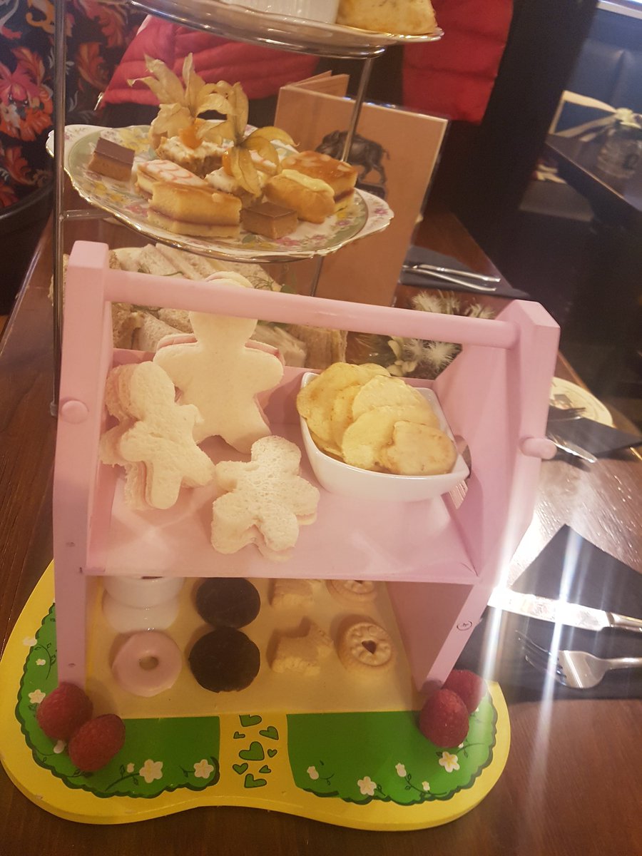 BrawnsDen's tweet photo. Tailor made afternoon tea for Effie's 4th birthday 😁
#afternoontea
#birthday
#treat
#cake
#creamcake
#happybirthday https://t.co/BuqbthwATl