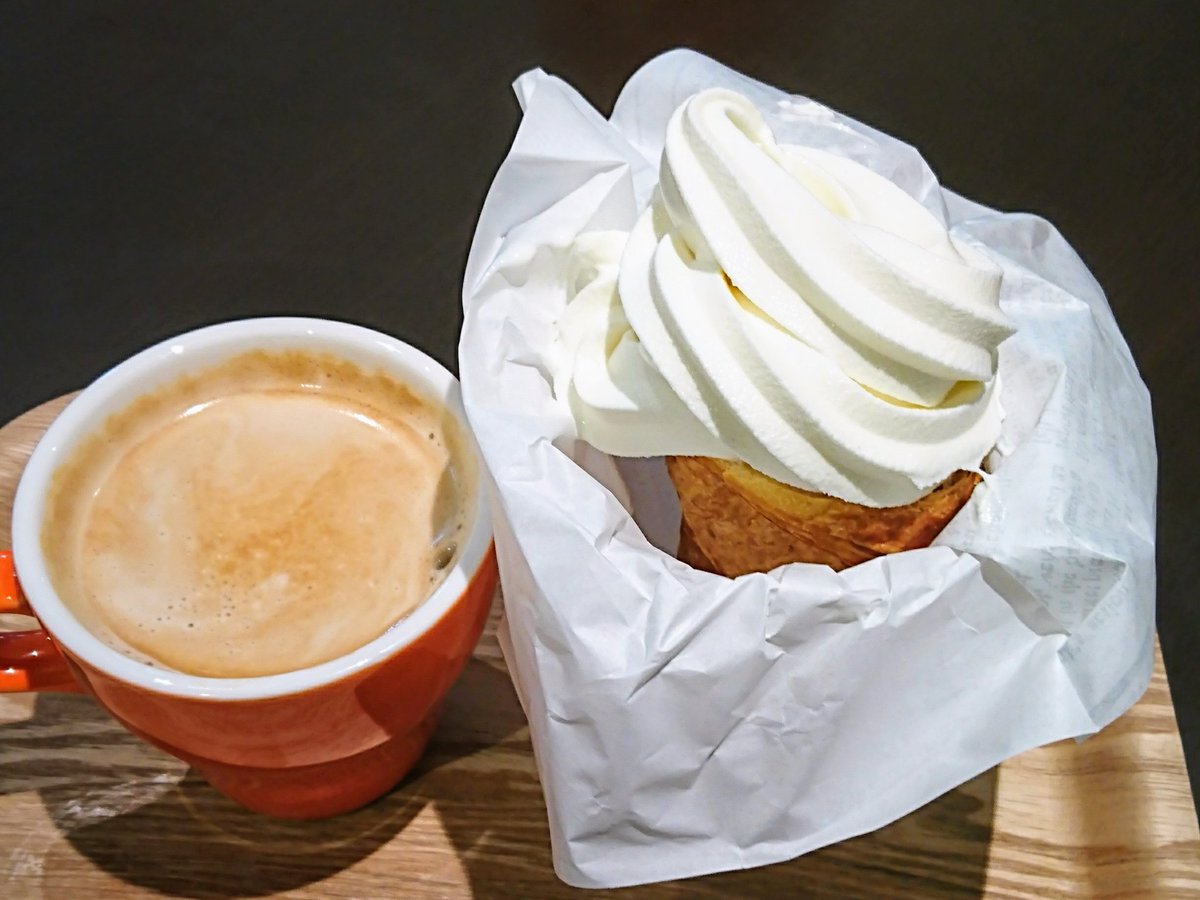 wendymini32's tweet photo. 道の駅いちかわ OPEN♪
クロワッサンサンドとカフェラテ☕ 原シェフがカフェでラテをいれてました!!
今度はアルポンテのレストラン、行ってみたいな♪
#道の駅 #道の駅いちかわ
#アルポンテ #ALPONTE https://t.co/gokw7FzcfZ