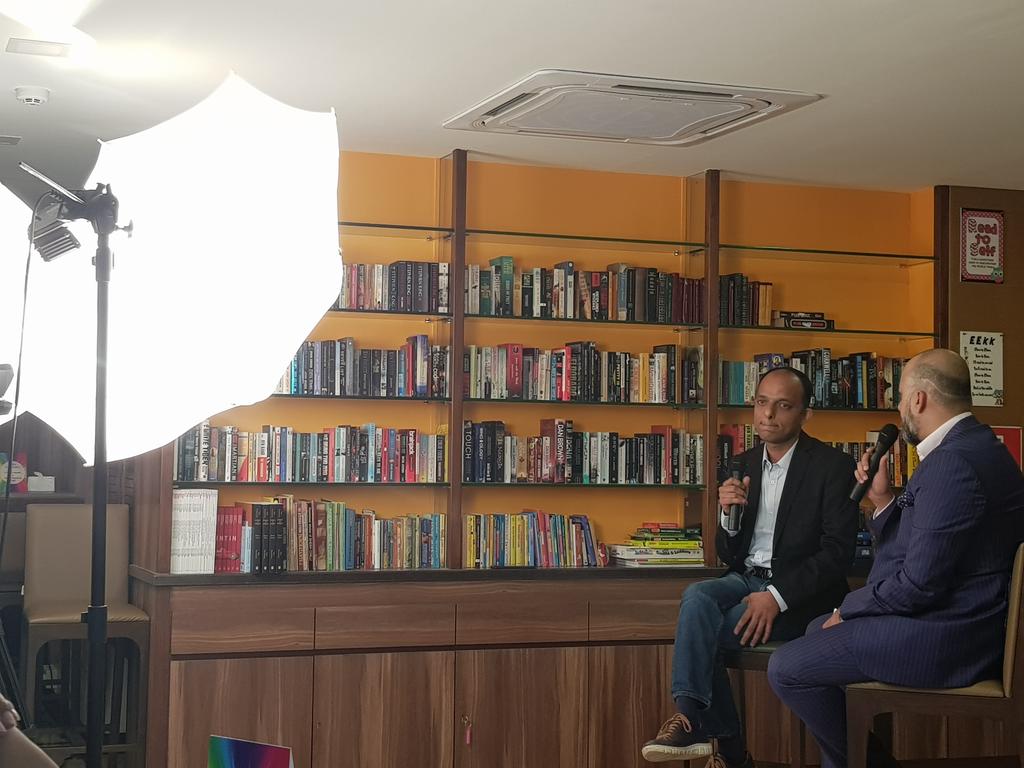 divyajaitly1's tweet photo. CEO's Chair LIVE with a full house audience #linkedinlocalpune Two successful #CEOs in chat @SK_Vaze @TheAdvancedLI https://t.co/Pdq43SssOu