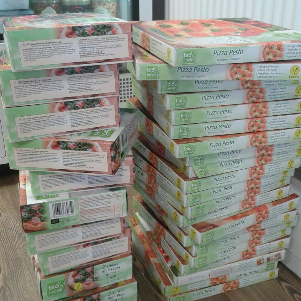 Balance_w_foods's tweet photo. Back in stock and we have plenty of them too, fabulous pizzas by Bio  Inside. Perfect day for a pizza and film while the weather is horrible. ☔🌧️🍕🍕🍕🌧️☔
 #pizza #veganpizza #organic #dairyfree #onesliceisneverenough #rainyday #vegan #plantbased #pizzaislife #maghull https://t.co/Nj4KJn3Wme