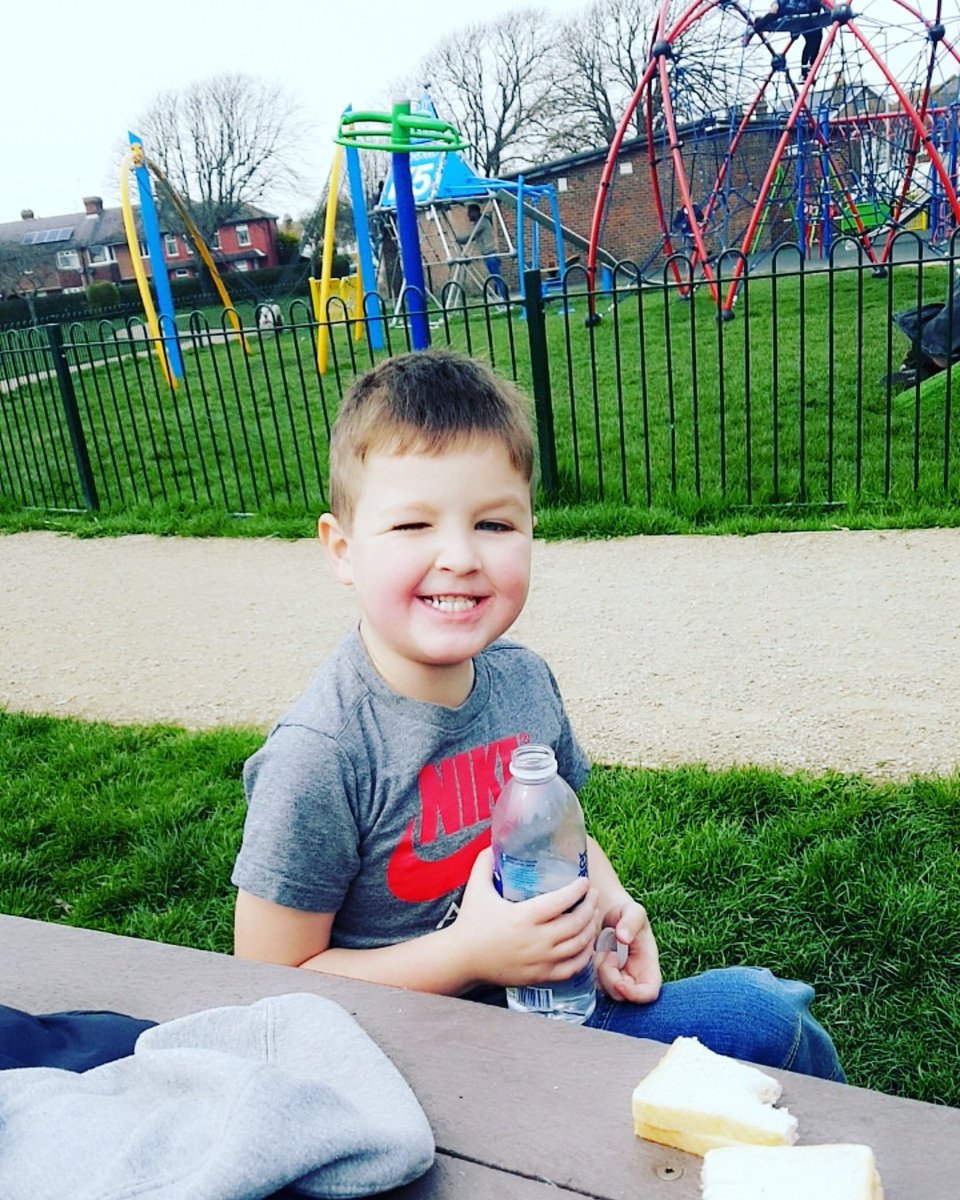alfie_daisy's tweet photo. Fun day in the park with a little picnic xx love my boy 😍💙 https://t.co/eGi0Ybi756