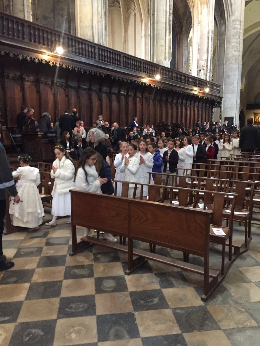 Le_Caousou's tweet photo. Certains élèves du primaire font aussi leur première communion. https://t.co/o4yJHAGRsR
