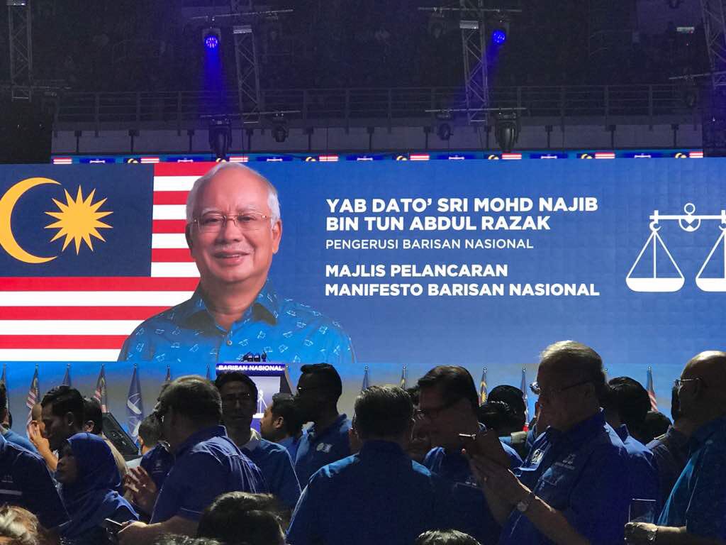 ArukKopi's tweet photo. Jom saksikan sekarang Majlis Pelancaran Manifesto Barisan Nasional #HebatkanNegaraku  #swkmaju #BersamaBN https://t.co/K1eTXzZPdf