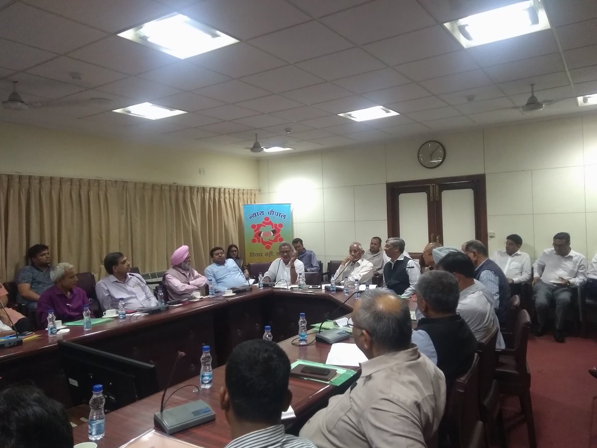 BharatBhushanIN's tweet photo. In National workshop of @NyayaChaupal at Haryana Bhawan, New Delhi.
Justice #RCLahoti & @RSSorg SahSarkarywah #KrishnGopal Ji addressed the workshop. https://t.co/9IU144VV9i