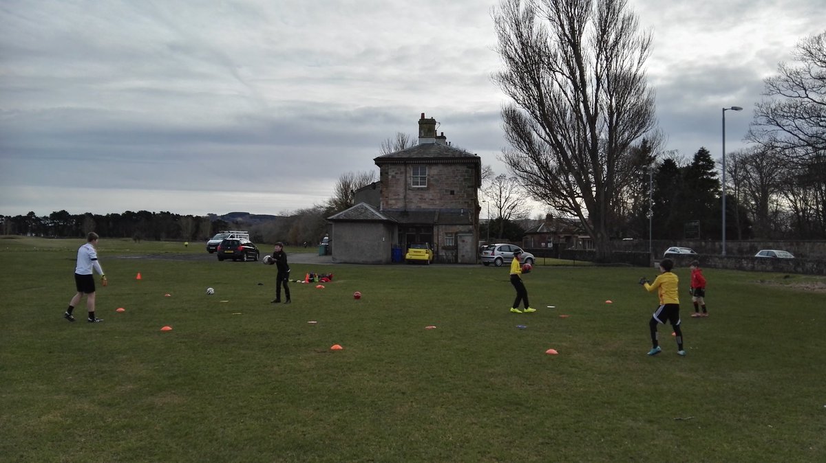 ValsparFCPIC's tweet photo. Well done to the keepers who took part in an extra session during the week. Keep up the good work!

Keeper coaching will also be available during this years training camp. 

Watch this space for more details. ⚽ https://t.co/AsQJxLqrh8