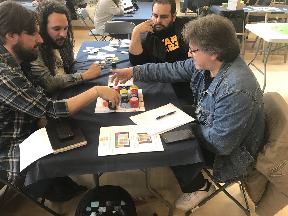 F3L1X_B3RN4T's tweet photo. #ExplodingDice en plena arena del concurso de protos de #iludo2018 https://t.co/sCk24yQwj7