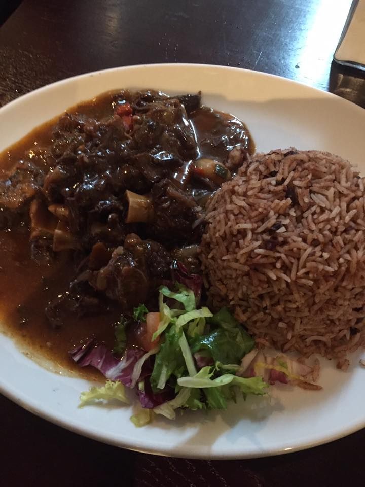 devonhouseJQ's tweet photo. Oxtail and butterbeans with rice and peas - one of our chef's favourites - Yum ๐๐ฝ
#devonhousejq #SaturdaySpecial https://t.co/96tfNxC3S6