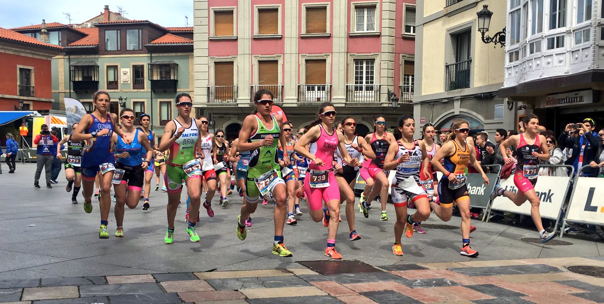 Y a continuación hacen lo propio las juniors femeninas del Campeonato de España de Duatlón #FetriAviles ¡Vamos chicas! #SomosTriatlon