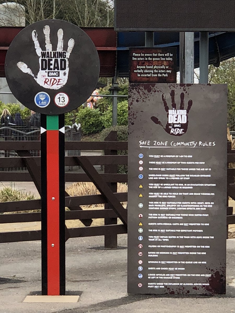 AllThorpePark's tweet photo. #TWDTR now has a proper LED queue time board and also a sign stating that there will be live actors! https://t.co/OJAQXUaPxQ