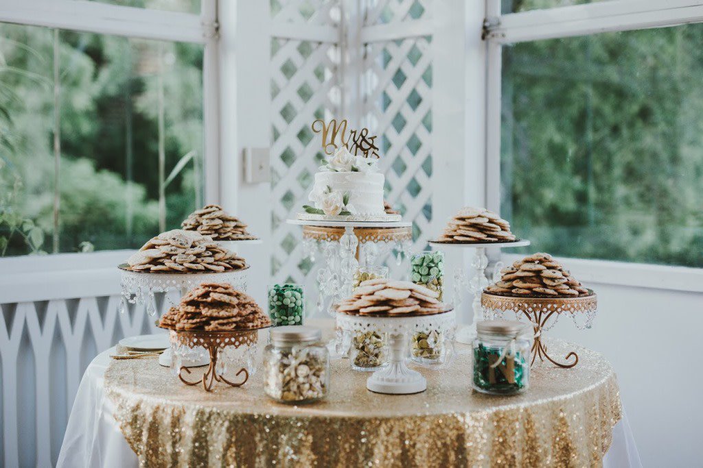When he loves cookies and she loves cake 😍😍😍 #desserttable #thesweetlife
🍰 <a href="/CharlesStBakery/">CharlesStreetBakery</a> 📷 Mary Bell Photography 
bit.ly/2wfJtj4