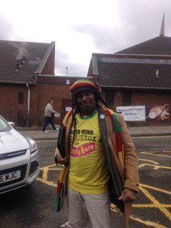 AnneMcLaughlin's tweet photo. This is the life of a former MP - dropping her councillor partner off at a community participatory budgeting event and taking his modelling photos for him. #chauffeur #photographer #offdutynow @CeeGraham1 #springburn https://t.co/iOW4HjIiEZ