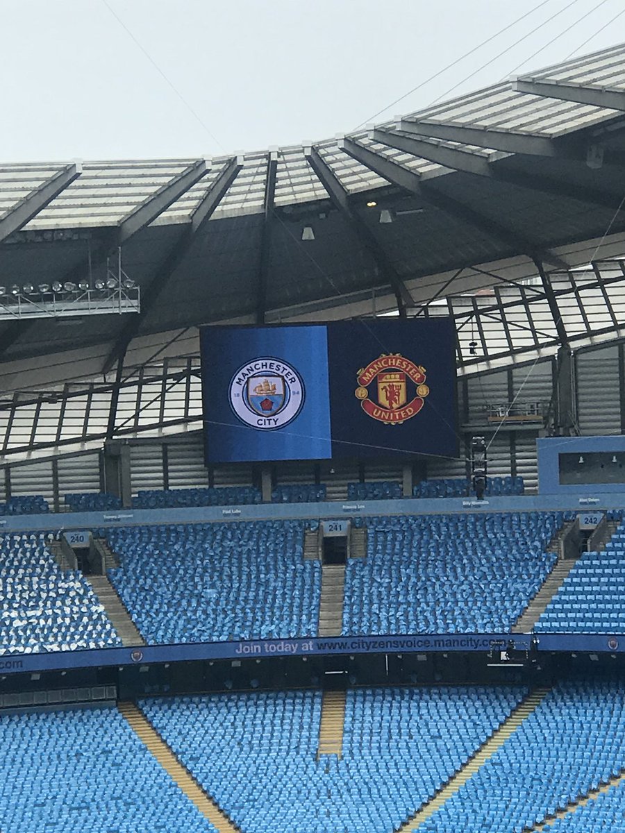 UKBeerjet's tweet photo. #fastpour #icecold #sixpintssevenseconds #derbyday #mcfcvmufc https://t.co/m6GXoYlNPc