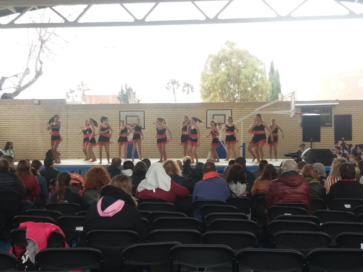 AnnaMCuello's tweet photo. Mati ple d'activitats #ElPrat! Gran campionat de Hip Hop de la #BeatUrban, després entrega de premis de truites de l'AVV Plaça Constitució i a la Plaça Catalunya III Festa de la Salut! I totes les activitats per a tots els públics! Us hi esperem! https://t.co/whSF9c2DMU