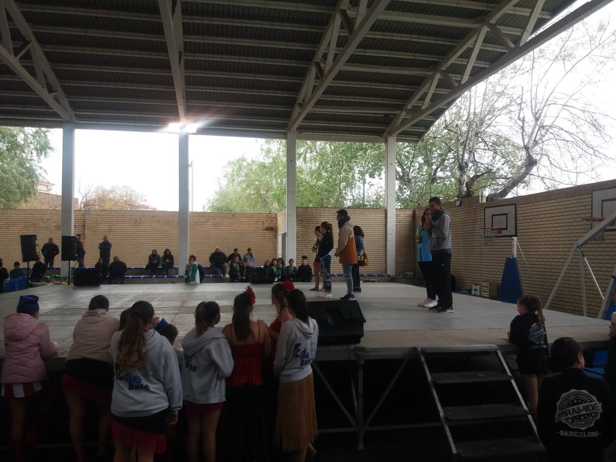 AnnaMCuello's tweet photo. Mati ple d'activitats #ElPrat! Gran campionat de Hip Hop de la #BeatUrban, després entrega de premis de truites de l'AVV Plaça Constitució i a la Plaça Catalunya III Festa de la Salut! I totes les activitats per a tots els públics! Us hi esperem! https://t.co/whSF9c2DMU