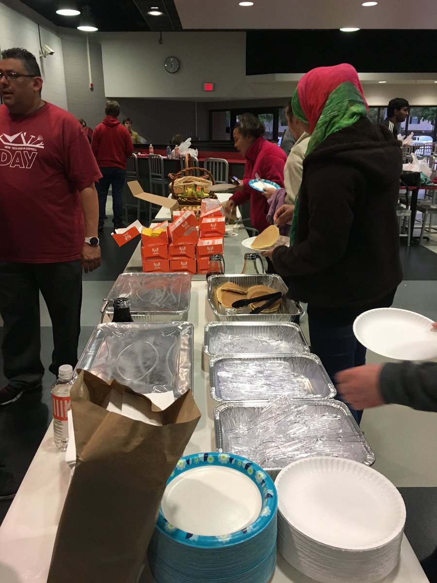 NewTechCoppell's tweet photo. It’s a cold morning for volunteering in our community, but thank you to Coppell Whataburger for your donations to warm up and fuel up our volunteers! @jointheday2018 #nthc10 https://t.co/5vbp05rmOG