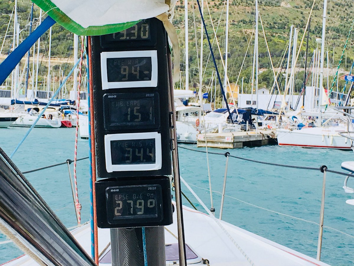 Finalment aplacem les proves d’avui a causa de l’intens vent, ens veiem demà! #VTrofeuSailingMeeting