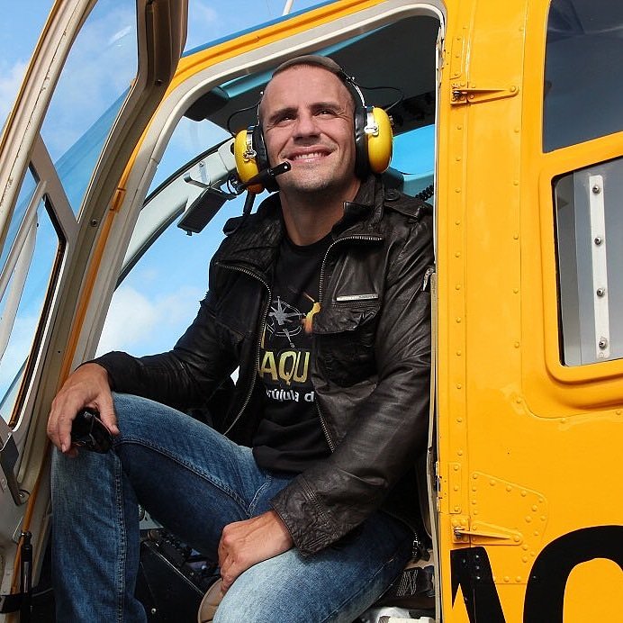 Amigo <a href="/aledelaire/">alejandra gonzalez</a> #AlejandroCañizales gracias por ser uno de los grandes #AngelesGuardianes de la familia #UMA. Por todo el amor que nos diste, nuestros niños y abuelos siempre contaron contigo. Gracias por tu generosidad y sensibilidad social. 
Vuelta más alto. Descansa en paz!