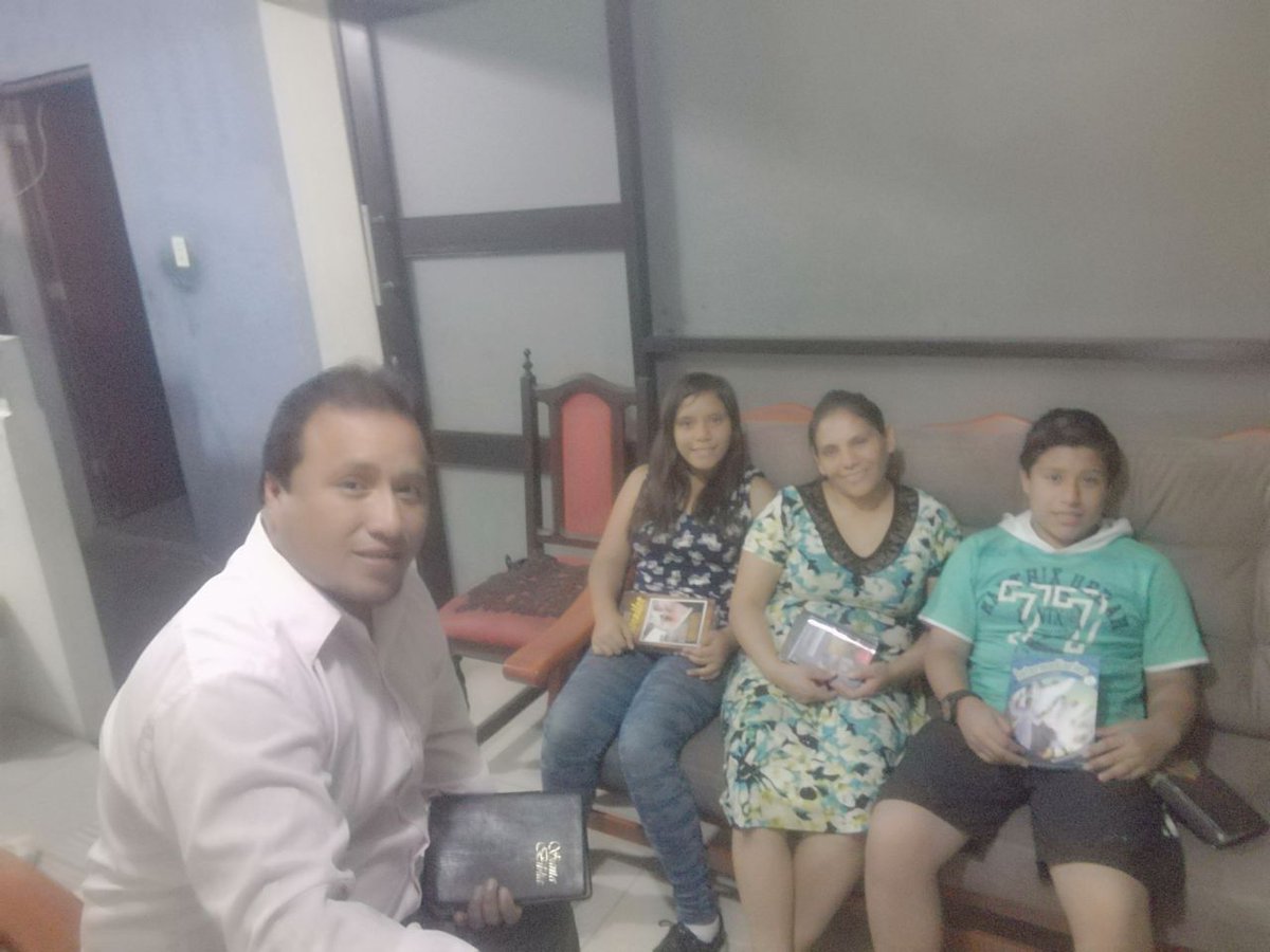 nobezu's tweet photo. Vivamos el estudio de escuela sabática en nuestros hogares y iglesias #GentequeCuidadeGente #PlanMana2019 @JairTeologo @YudyVilladeRome https://t.co/h90J2DyuUp