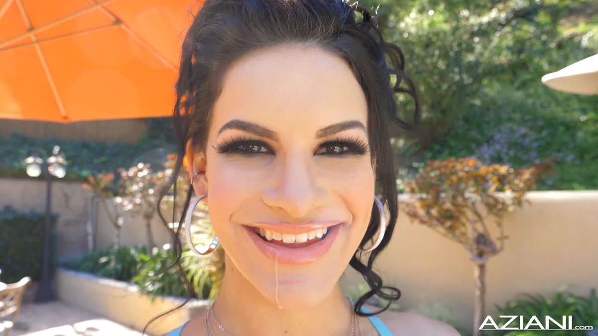 aziani's tweet photo. Beautiful #horny #babe fucks her #pussy #outdoors #glassdildo #lotsofspit #happygirl
@EdenxSin https://t.co/H5xpraoe00
