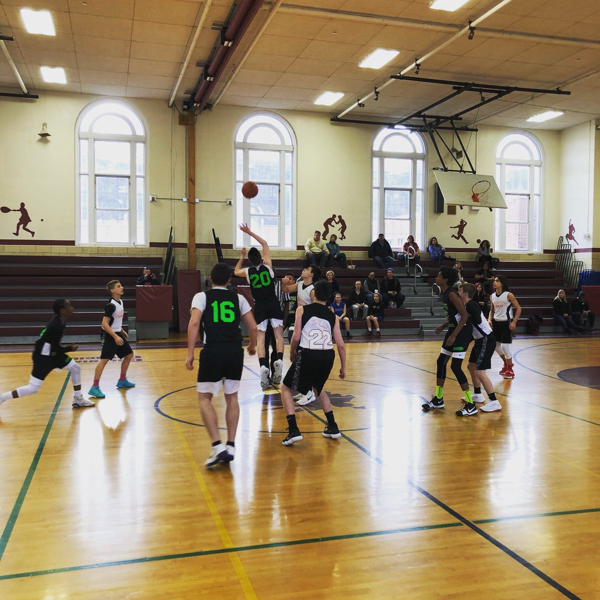 ZeroGravityBB's tweet image. We’ve got a good one between #crossovermovement and #revolutionelitegreen 9th grade boys starting up! 💪🏻🏀🔥 #battleforthebeltny #roadtozgfinals