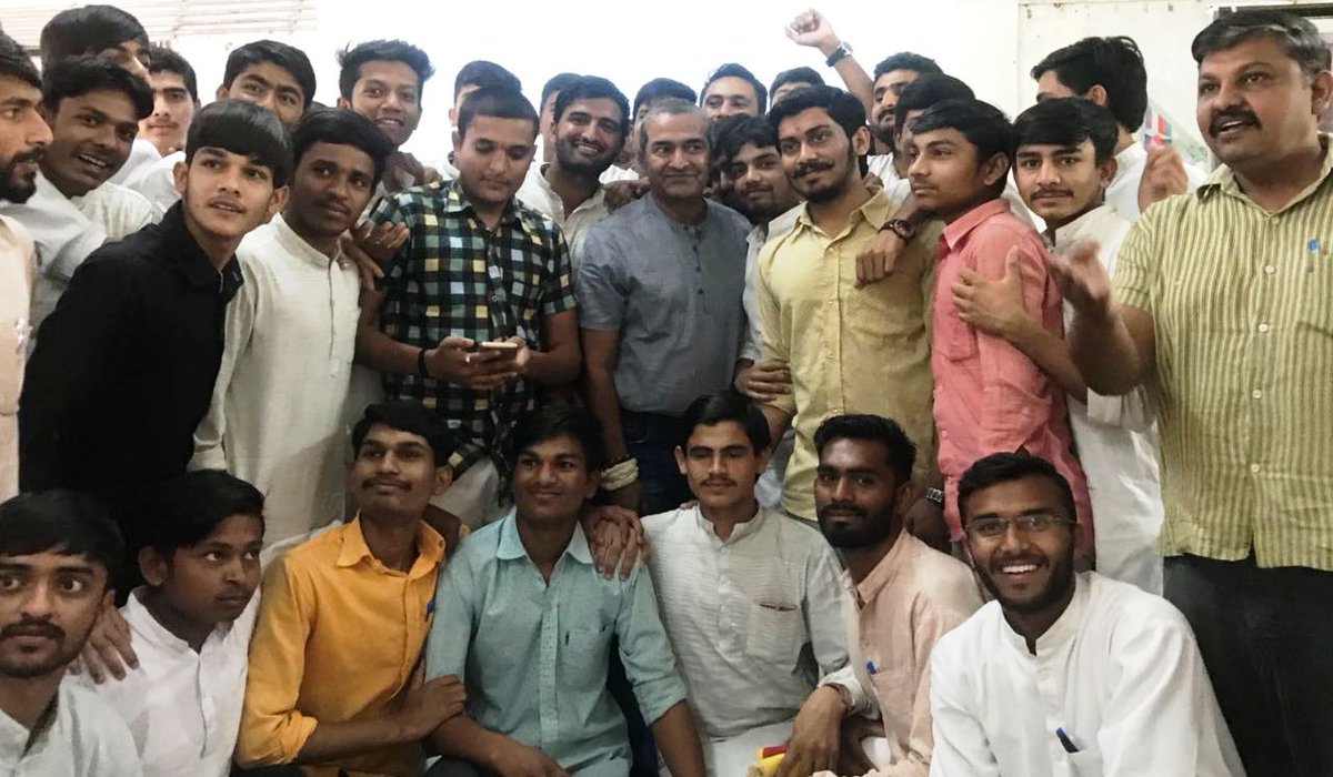 MeSanjayRaval's tweet photo. With the students of Gujarat Vidyapith, Sadra; its good to see energetic and ever positive young students all around. Speaking to students energizes me everytime. Students are our future; they are our treasure. #gujaratvidyapith #sadra #fearlesslife #SanjayRaval #Ahmedabad https://t.co/ODRvN2wkJh