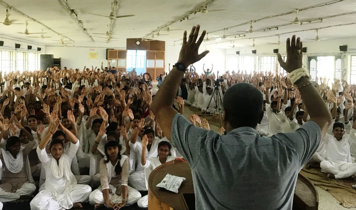 MeSanjayRaval's tweet photo. With the students of Gujarat Vidyapith, Sadra; its good to see energetic and ever positive young students all around. Speaking to students energizes me everytime. Students are our future; they are our treasure. #gujaratvidyapith #sadra #fearlesslife #SanjayRaval #Ahmedabad https://t.co/ODRvN2wkJh