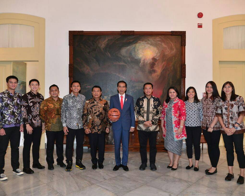 Kabar baik buat DBL Lovers! 

Hari ini rombongan DBL bertemu dengan Presiden Republik Indonesia, Joko Widodo. Kompetisi basket pelajar terbesar di Indonesia, Honda DBL, mendapat dukungan luar biasa dari Pak Jokowi. baca update nya di dblindonesia.com