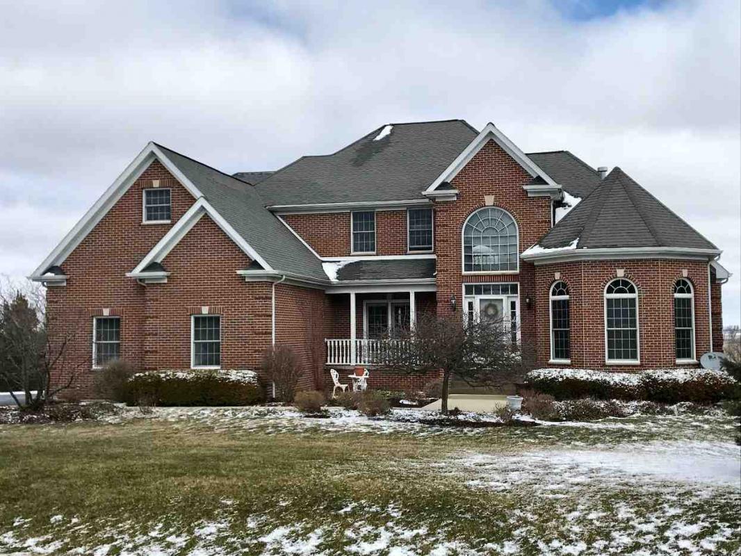 BeckyAdamsRemax's tweet photo. See a virtual tour of my newest #listing 2798 E Breckenridge Drive #Byron #IL  https://t.co/qfwXU0ne9s https://t.co/GbSh3mS5xT