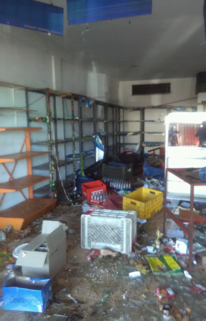 RogerMarcano14's tweet photo. Mayor GENERAL JUSTO NOGUERA con atención a General LARA. avoquese a la situación son comerciantes y padres de familias que quedamos sin nada por los saqueos surgidos en enero... https://t.co/dzv6wz172Q