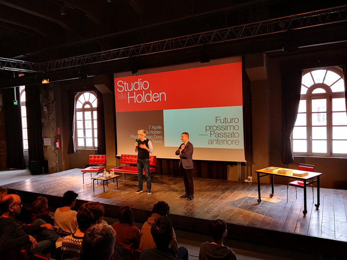dieci04's tweet photo. Inizia Studio alla Holden con super @MartinoGozzi che spiega perché ci siamo presi un pomeriggio per spacchettare il presente e cercare di capire perché somiglia tanto al passato. Obiettivo: movimenti antinostalgici 🚀 https://t.co/KNPpUEtTxj