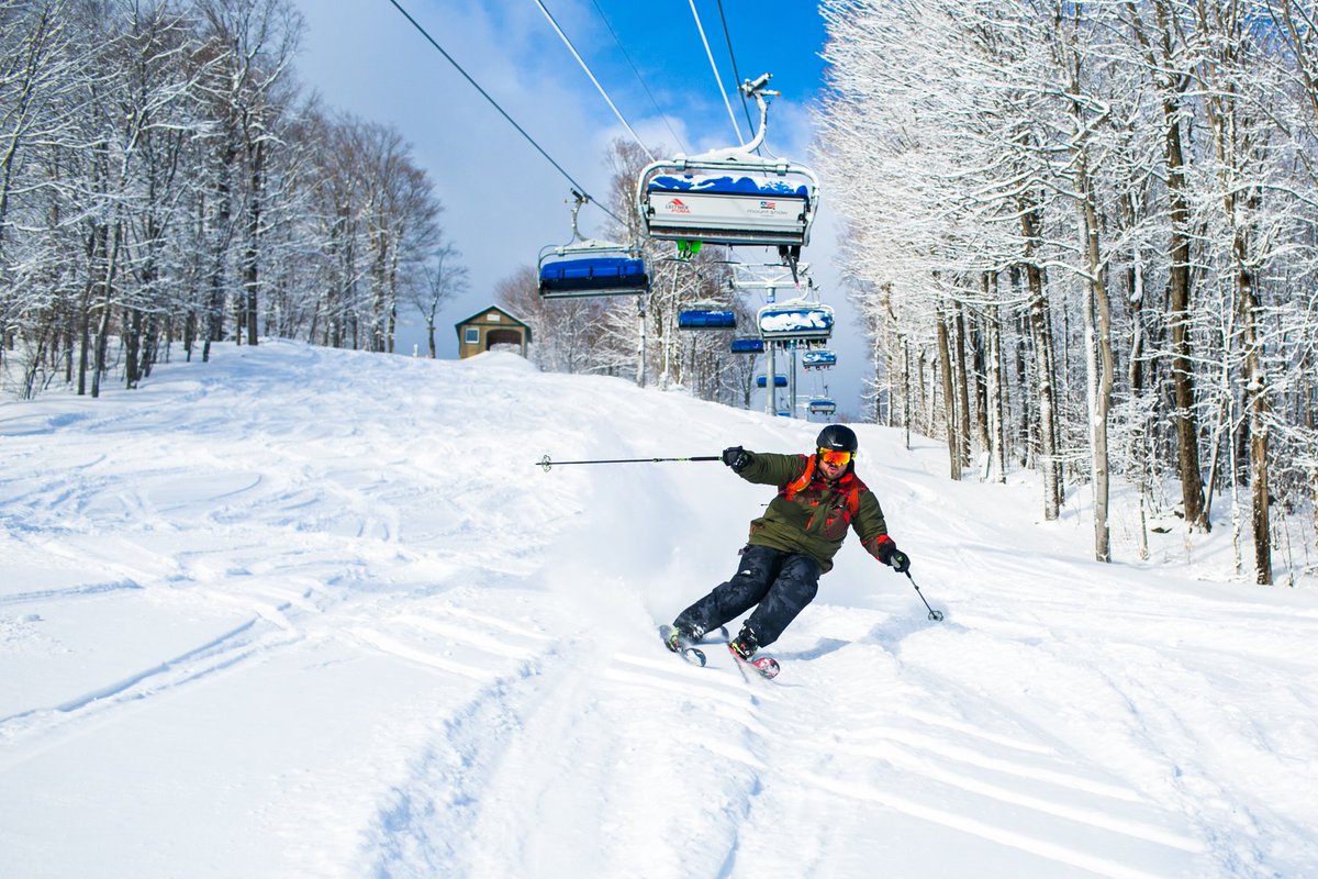 mountsnow's tweet photo. In case you were wondering what 6” of fresh powder in April looks like 👌🏻 https://t.co/vLXzoebpTv