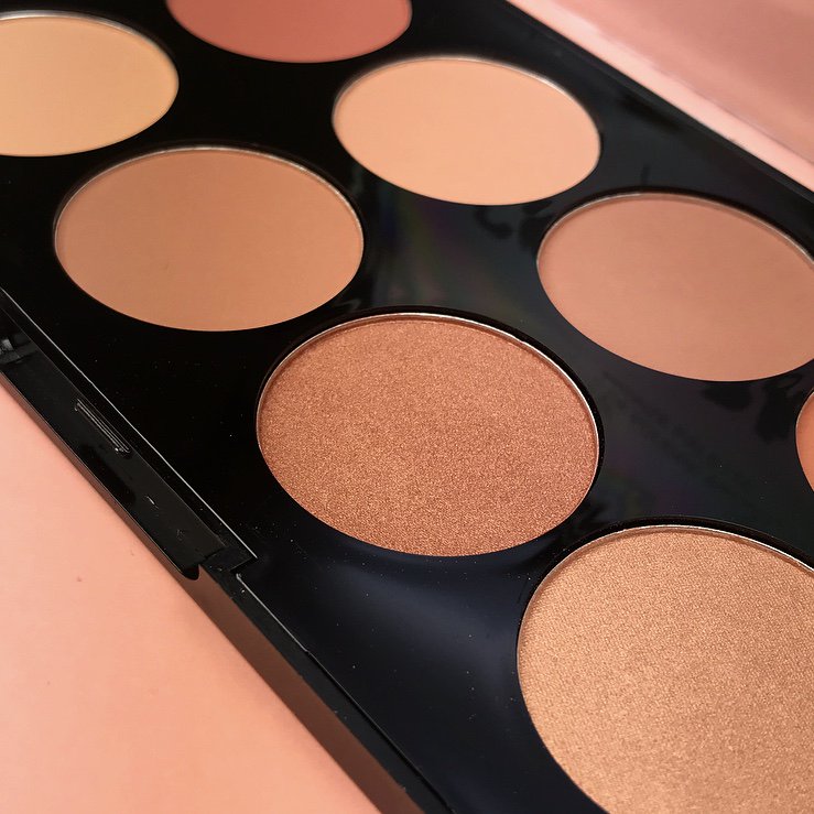 techniccosmetic's tweet photo. #SaturdayEssentials โจ Our Colour Fix Bronze Palette has 8 shades of mattes and shimmers to give you an all over bronzed glow! https://t.co/XuIpCE4LgO