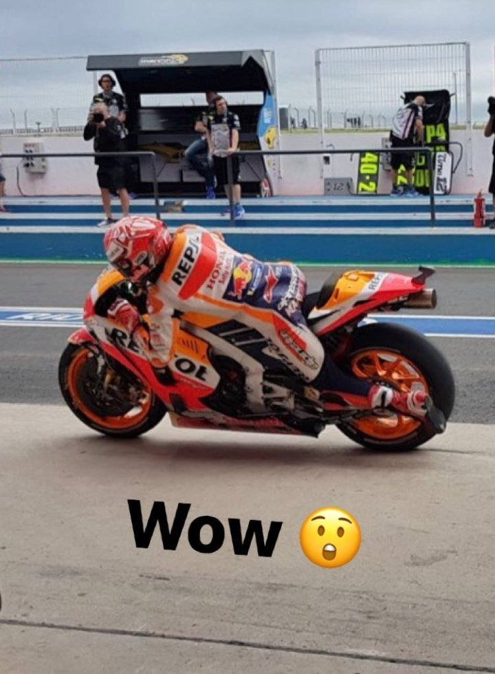 jorgedominico's tweet photo. Patinan diferente la calle de boxes y la pista ¿verdad? #FlagToFlag
#ArgentinaGP @argmotogp https://t.co/DOvnOkffCJ