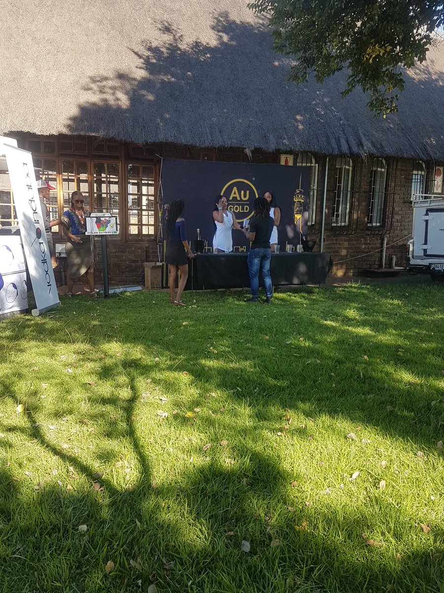 KeaNcube's tweet photo. This is what I'm up to today with my big brother. #VodkaIndaba by @the80somethings.
Come through and have a good time
#Vodka #WeekendVibes #Saturday #SaturdayVibes https://t.co/Awsw9zUMYj
