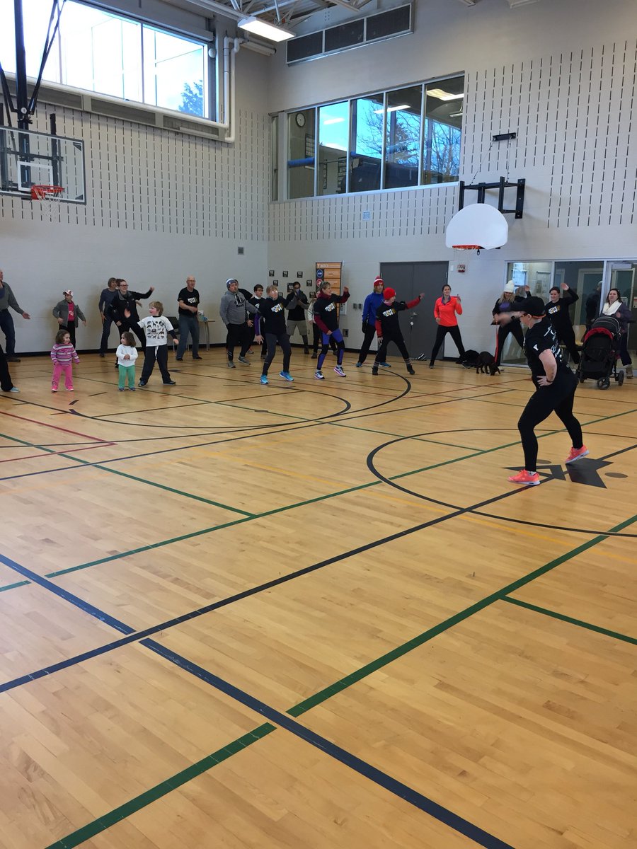 YMCASM's tweet image. Warming up for #MoveToGive at the #GravenhurstYMCA. Thanks to everyone who is helping us build healthy communities!