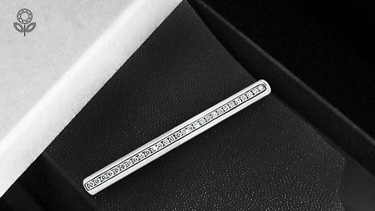epldiamondusa's tweet photo. Elegant tie clip with Yakutian Diamonds. Be in style and accessorize your classic outfit with EPL DIAMOND 😎💎
#fashion #Mensfashion #7aprile #7Apr #SaturdayMorning #miami #shopping https://t.co/X2ActP2ufO