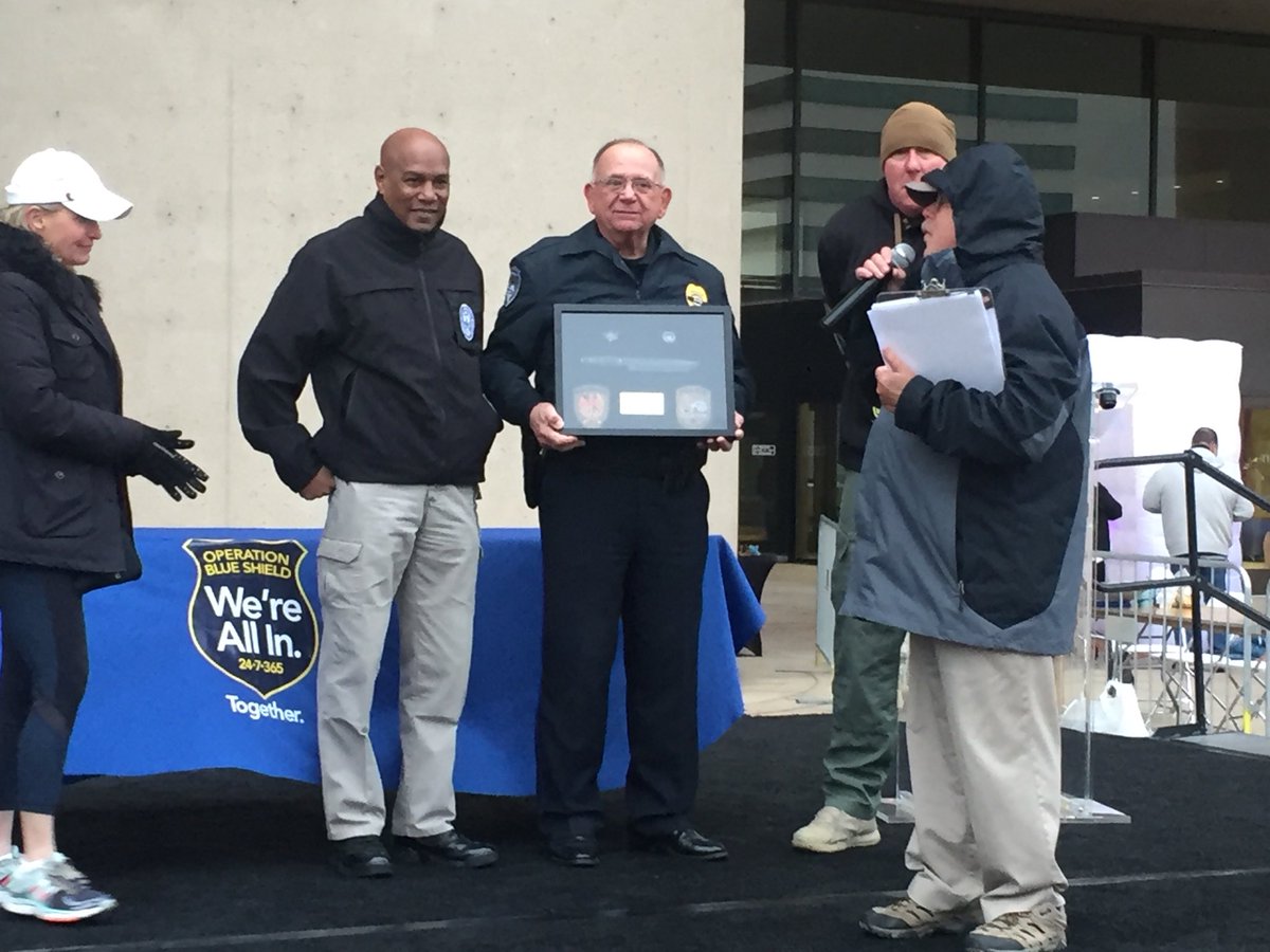 RichardsonTX_PD's tweet image. Thanks @GrandPrairiePD for the plaque honoring Ofc. David Sherrard this morning at @OpBlueShield run this morning.